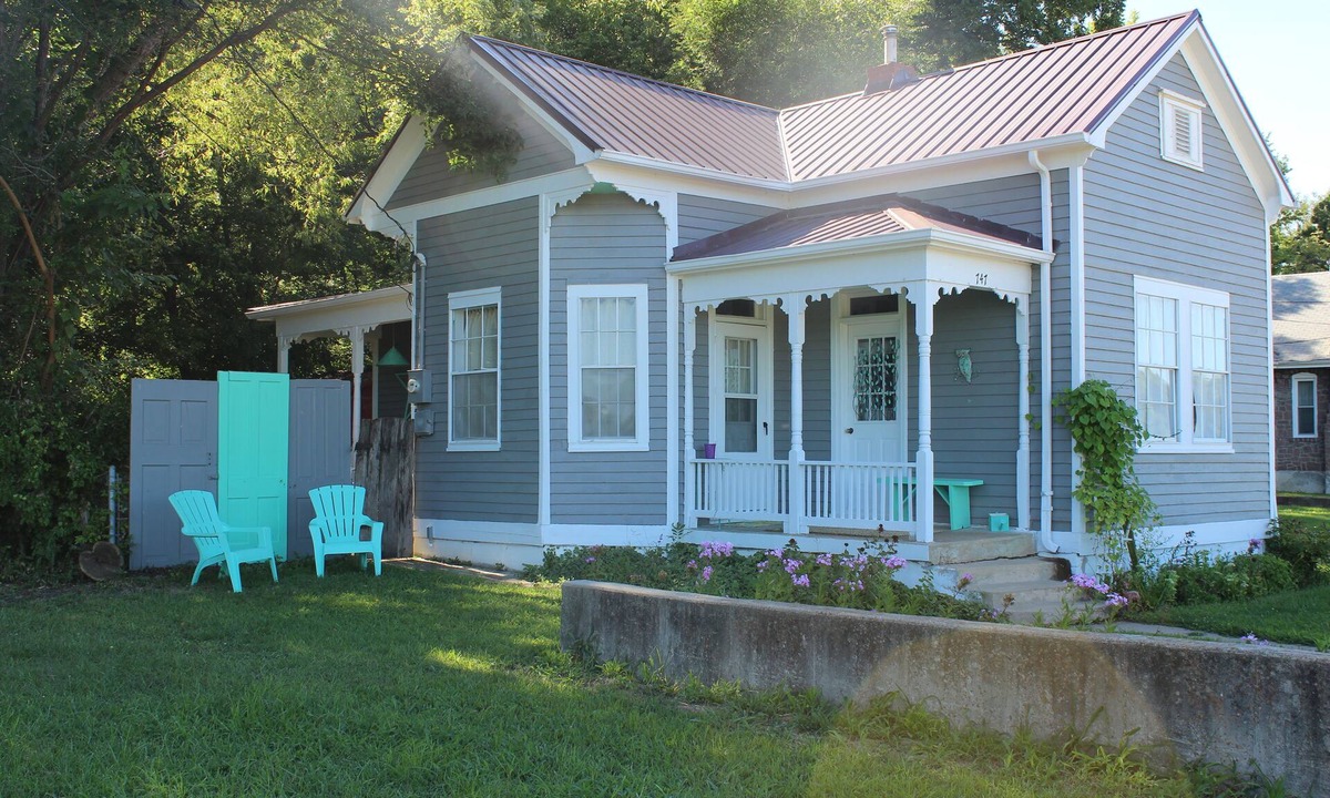 Lake Forest Estates House | Let "Rubies Rental" Be your Winter Escape