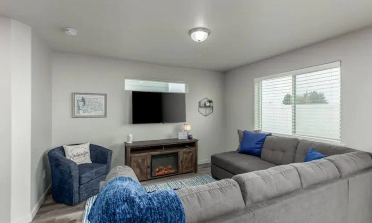 Kennewick House | Let's Gather - Centrally Located & Pet Friendly.