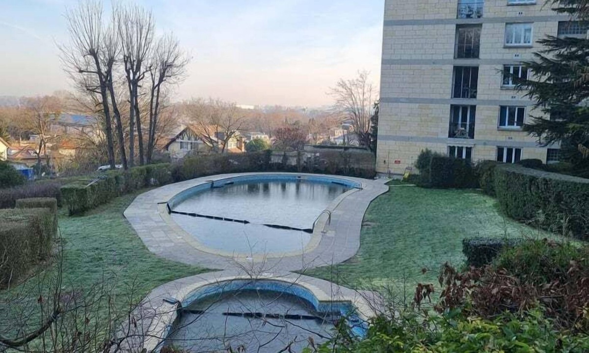 Bougival Apartment | Let's take a walk in the woods