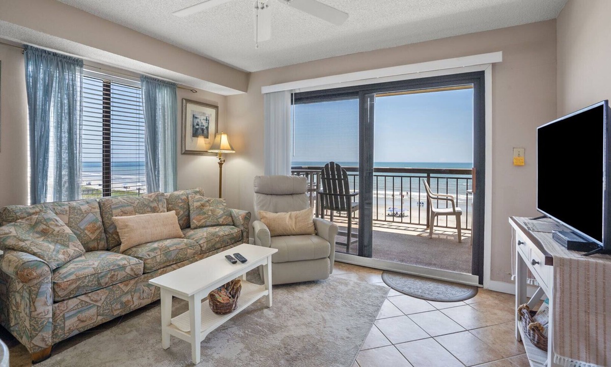 North Myrtle Beach Condo | Let the refreshing sea breeze melt your worries away