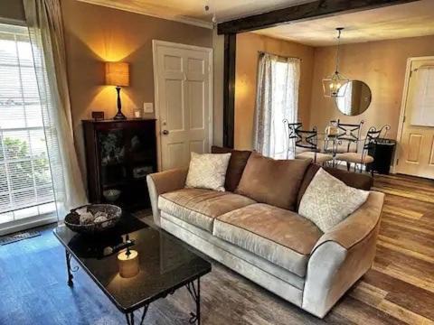 Newnan Apartment | Let The Sunshine In!