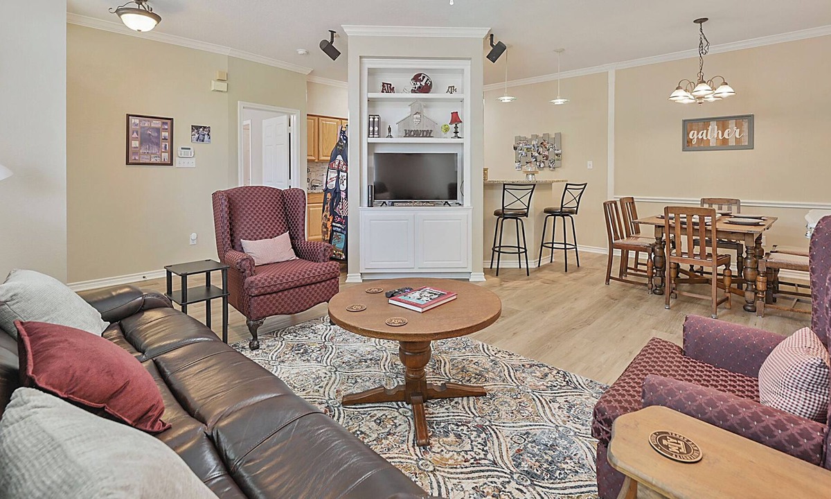 Southwood Valley House | Lettermen's Lounge ~ Aggieland Vacation Rentals