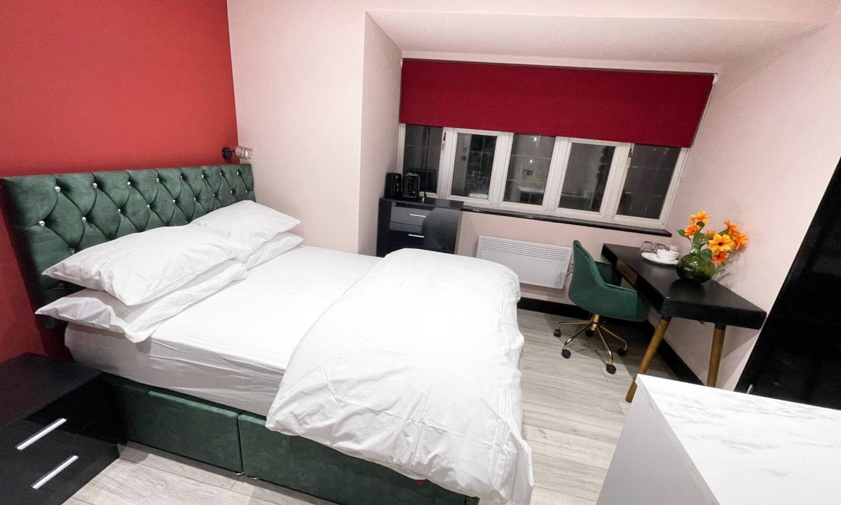 Headstone North Apartment | Letzi private en-suite, North Harrow.