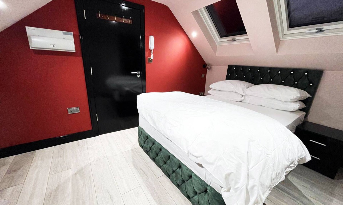 Headstone North Apartment | Letzi private en-suite, Harrow.