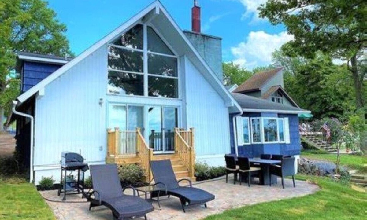 Skaneateles Cottage | Level Lake Front/Sunset Side