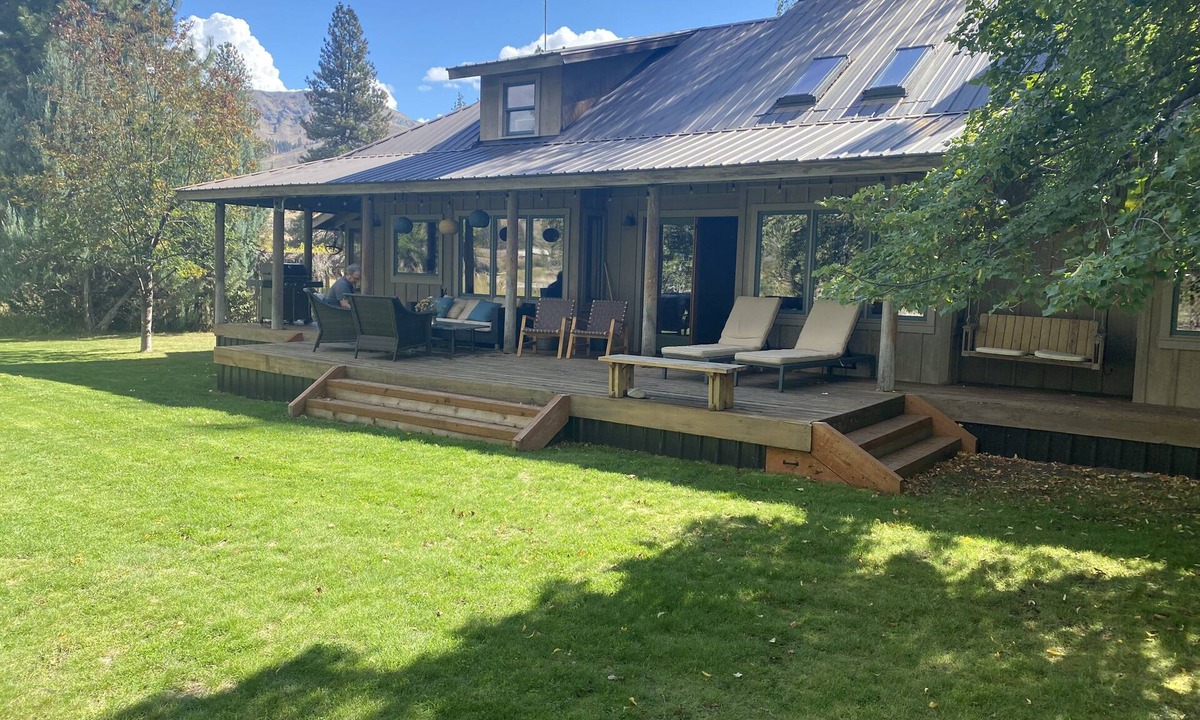 Methow Valley House | -Lewisia Lodge River Retreat