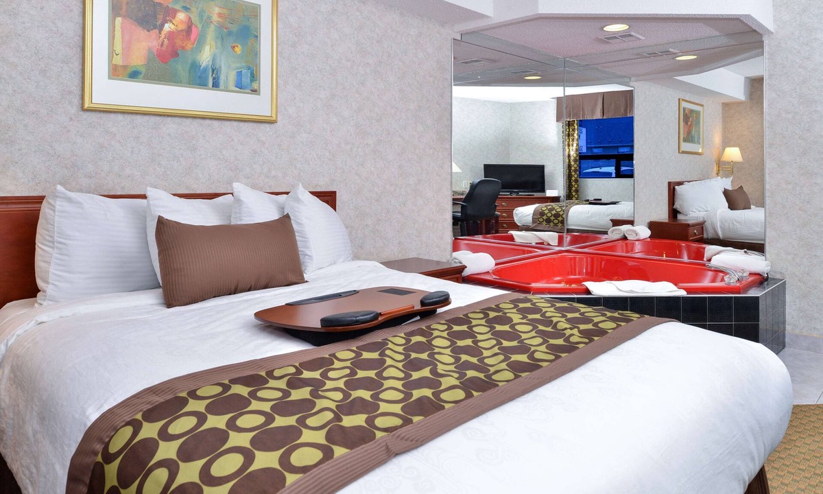 Windsor Hotel | Lexington Inn & Suites Windsor