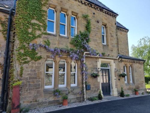 Leyburn House | Leyburn Lodge By Birch Stays