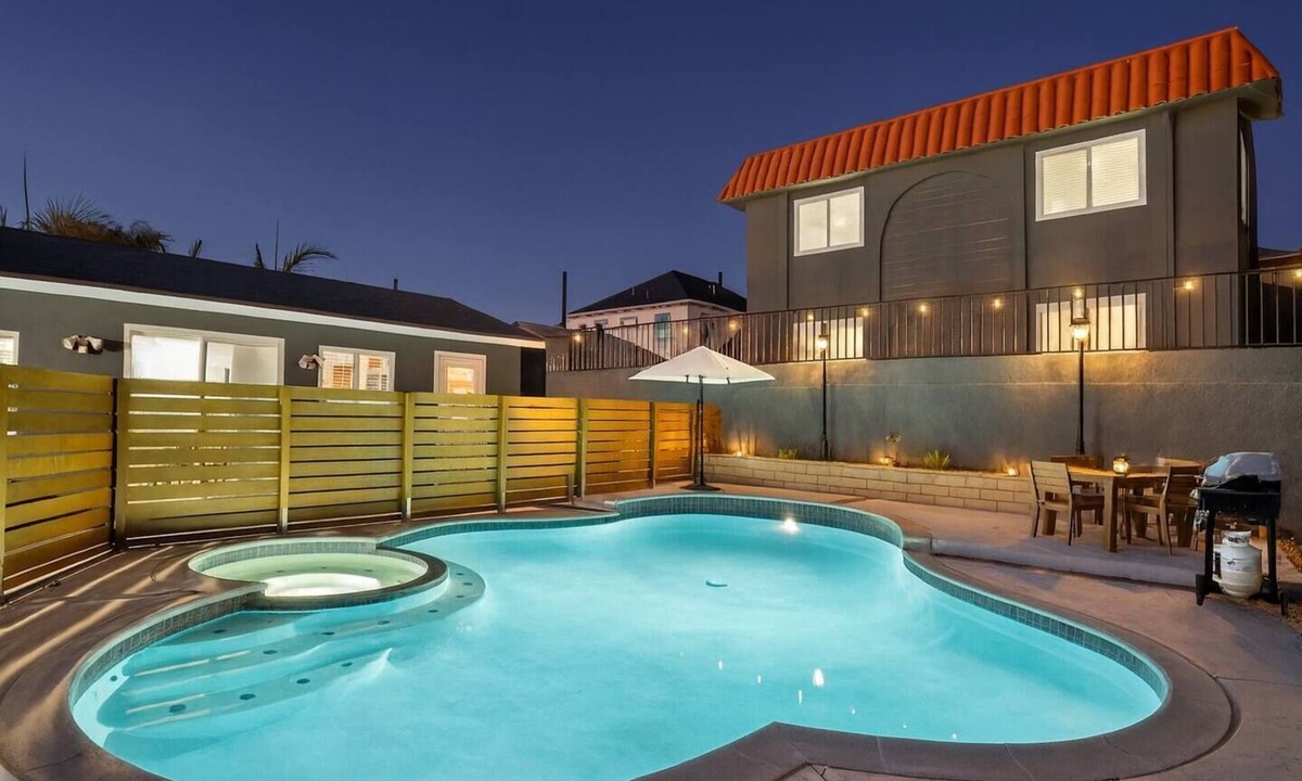 Grant Hill Villa | Leyla| Pool/Spa|Downtown|Freeways|Beaches