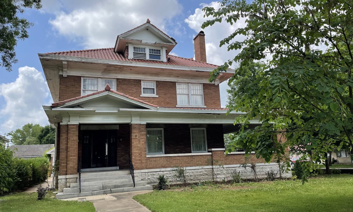 Walnut Street House | Lg Historic. 2 bulk MSU. Hammond. OTC. Downtown close