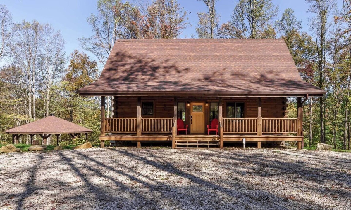 South Bloomingville House | Liberty Hill Cabin | Covered Firepit | Near Caves