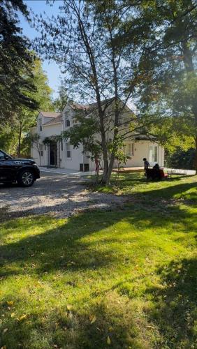 Hamilton House | Licensed-8 Acre Estate, Trail & Stream with 3 Beds