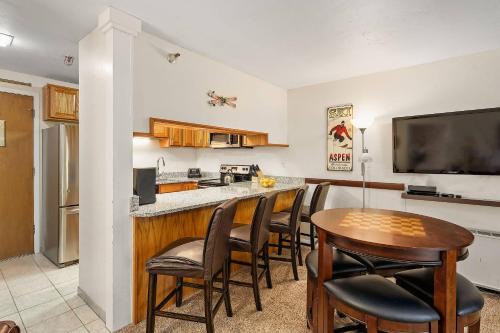 Snowmass Village House | Lichenhearth 30