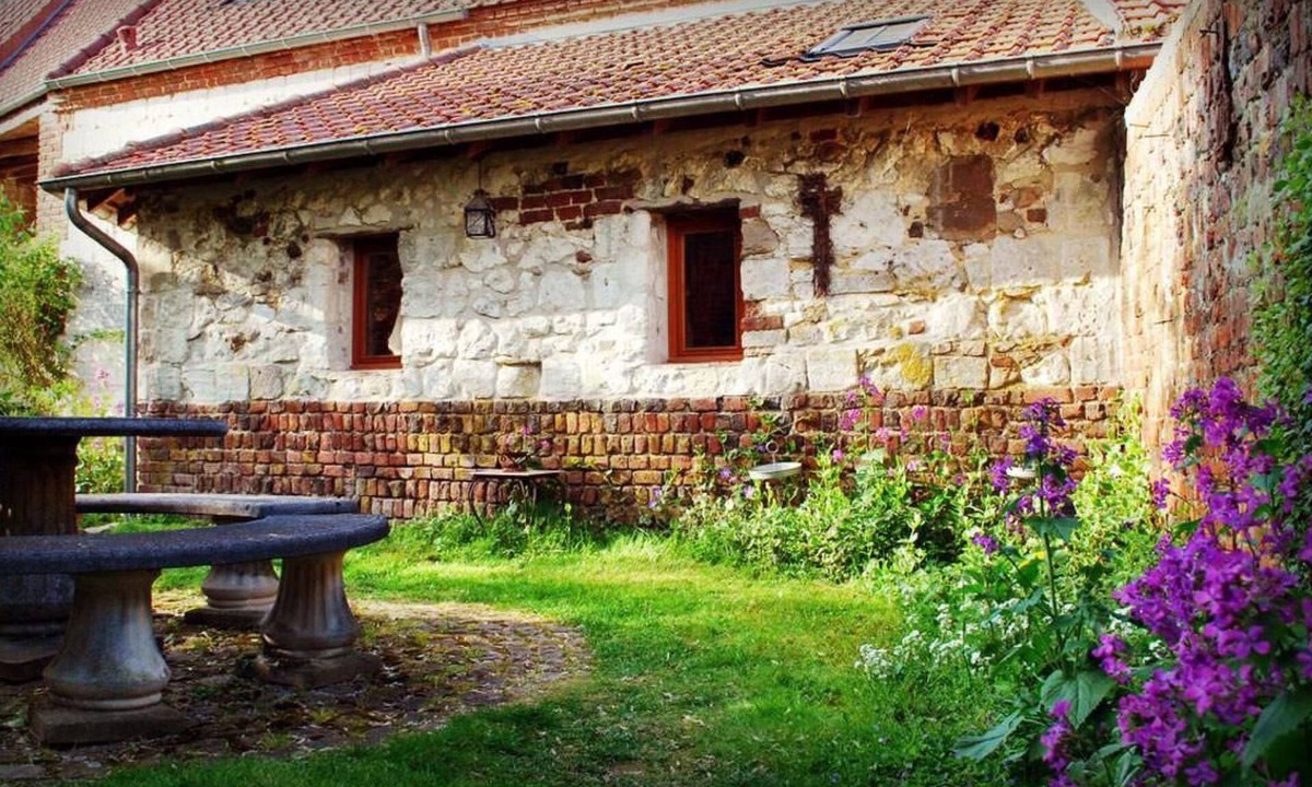 Mont-Saint-Eloi House | Liebevoll renoviertes Ferienhaus als Teil eines kleinen Bauernhauses mit abgesc by Interhome