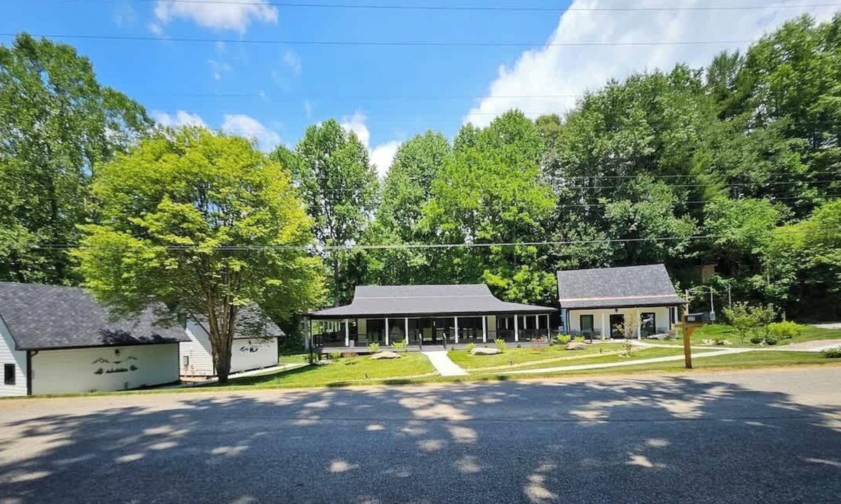 Brevard Villa | Life's Good Retreat!