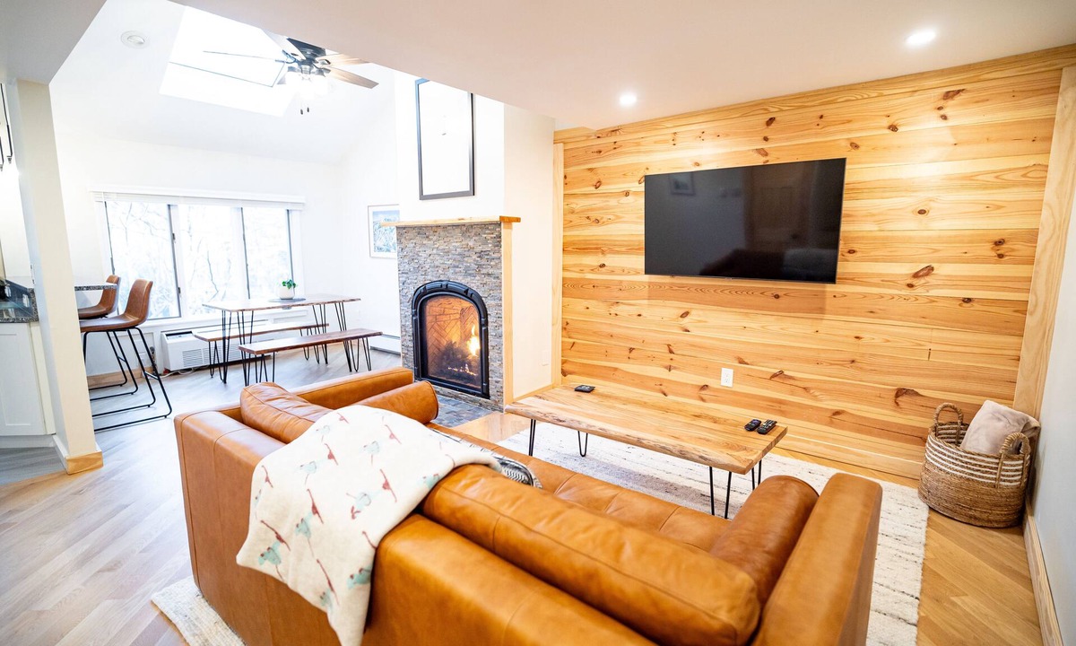 Bartlett Condo | Lift Haus - New Trailside 2br at Attitash - Clean Modern Easy