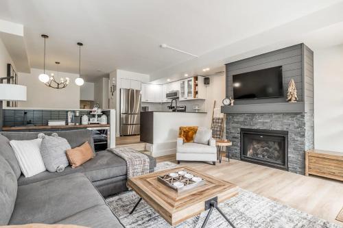The Blue Mountains House | Lift Side Luxury Newly renovated walk to village