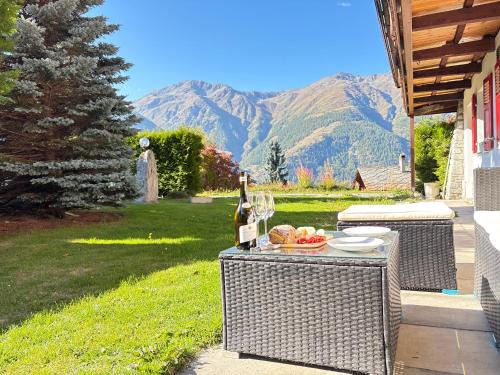 Graechen Apartment | Liftside Terrace Retreat Modern & Cozy