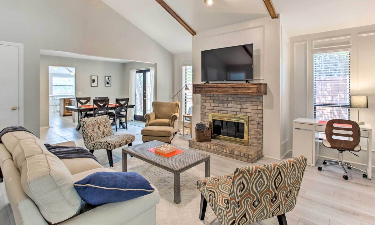 Cowley House | Light & Airy Plano Home w/ Furnished Patio!