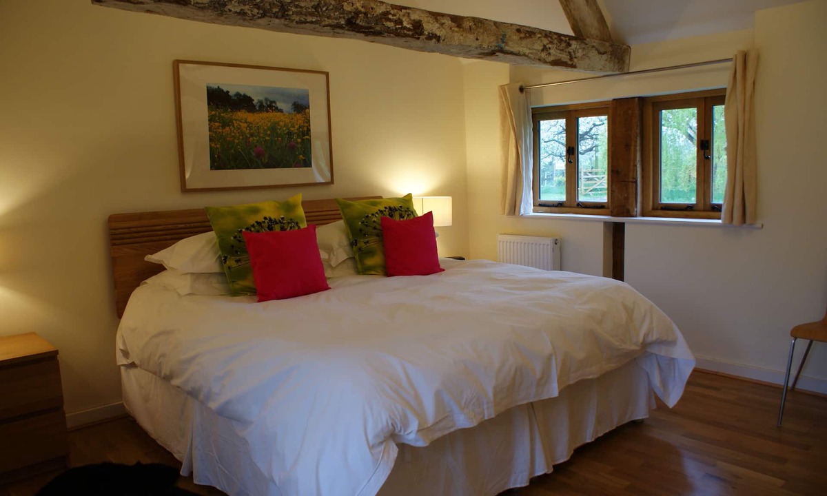 Wixford House | Light and airy stylish barn conversion set in peaceful countryside.