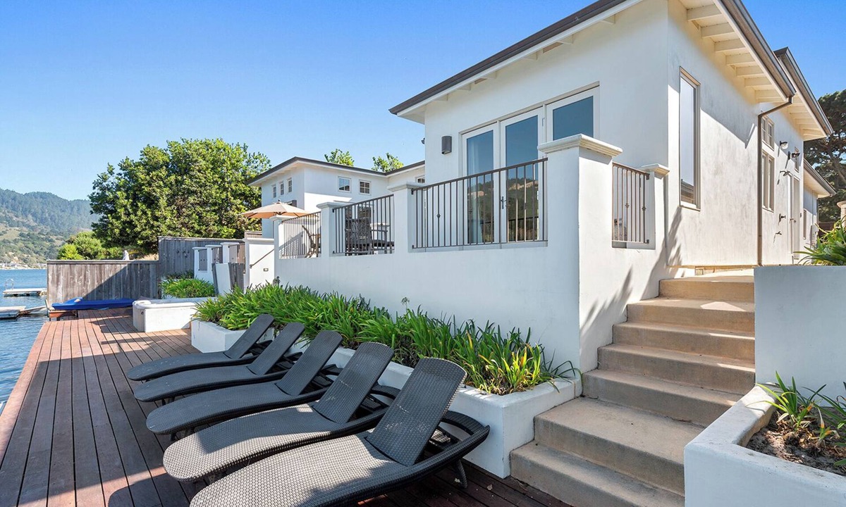 Stinson Beach House | Light and Breezy Seadrift Lagoon Home w/Hot Tub