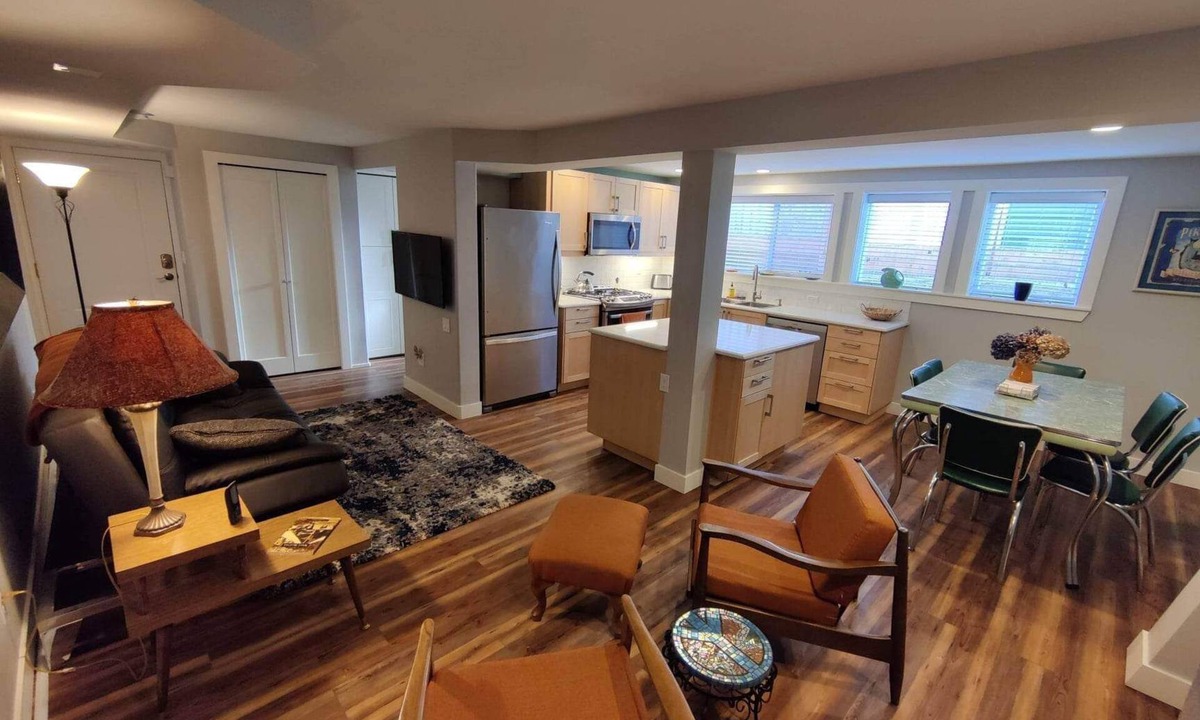 Fairmount Park House | Light and bright 2 bedroom daylight basement apartment