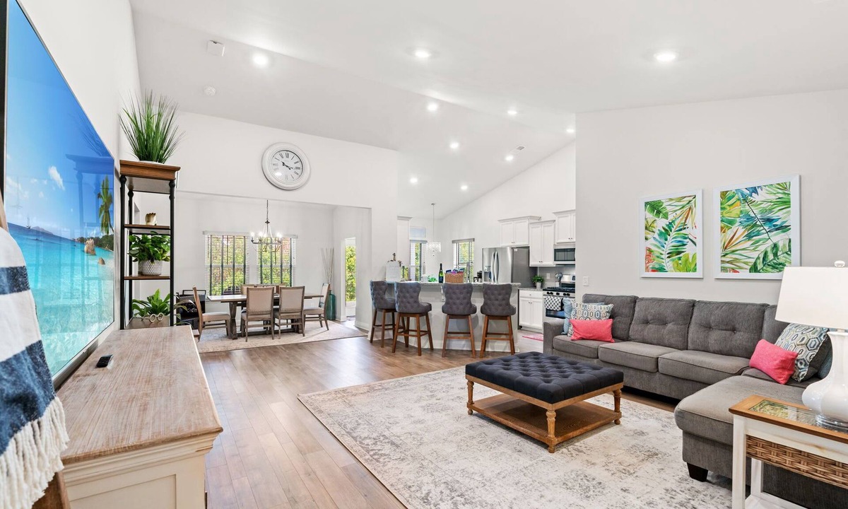 Red Hill House | Light & Bright 3BR | Golf Resort | Near Beach