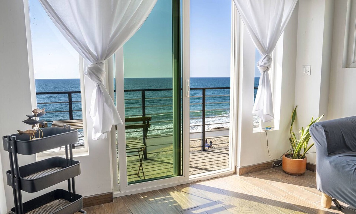 Costa Apartment | Light & Charming Beachfront w/oceanviews, steps to restaurants & nightlife