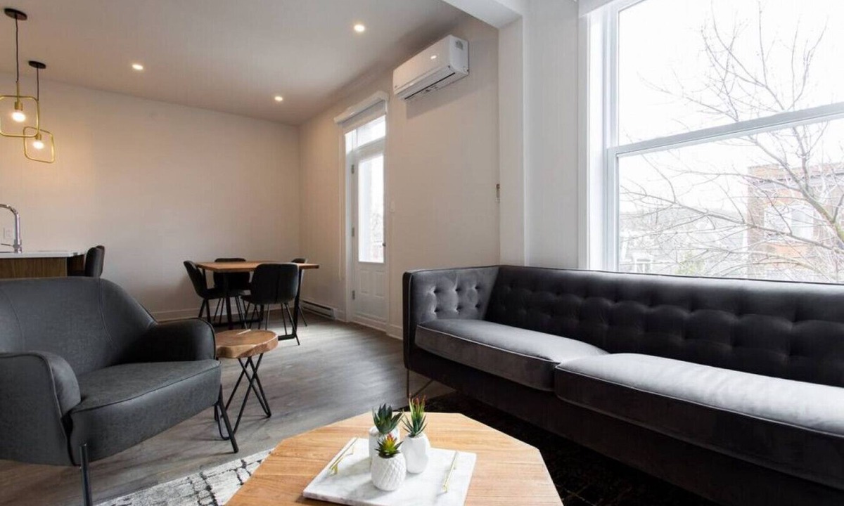 Mile End Apartment | Light Filled 2 Bdr Unit in Mile End by Denstays