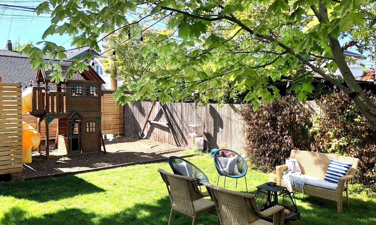 Queen Anne House | Light filled 6BR Home w/Game Lounge + Private Guest Suite Walkable Minutes 2 DT