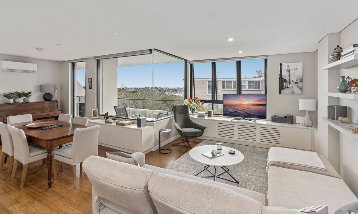 Waverton Apartment | Light filled apartment with sweeping harbour views