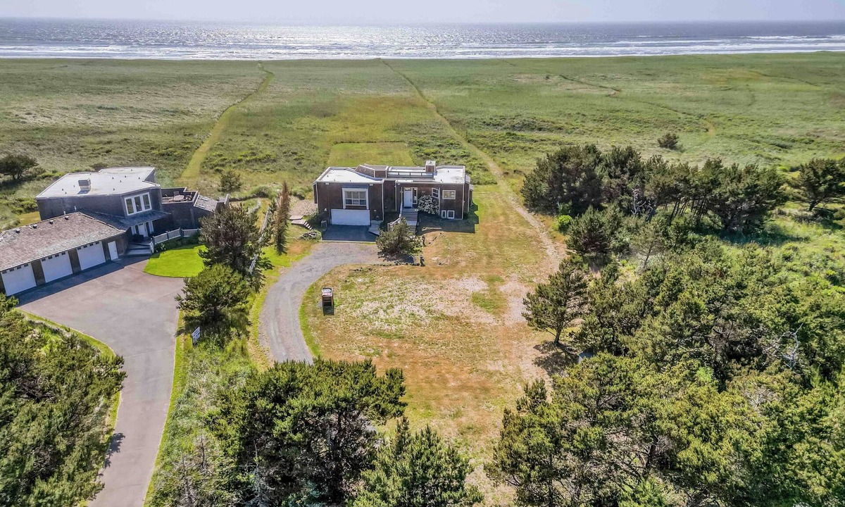 Warrenton House | Light-filled Custom Beachfront Home with Game Room, Hot Tub!