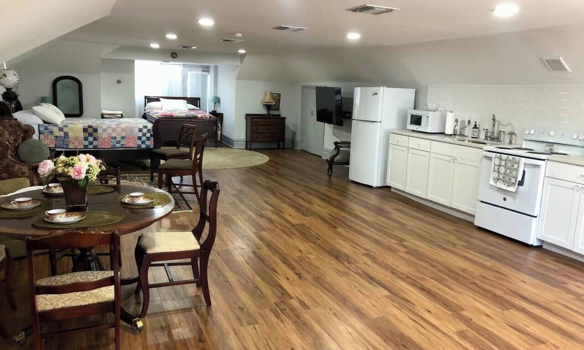 Greater Belhaven Apartment | Light-Filled Loft in 1905 Belhaven Historic Home