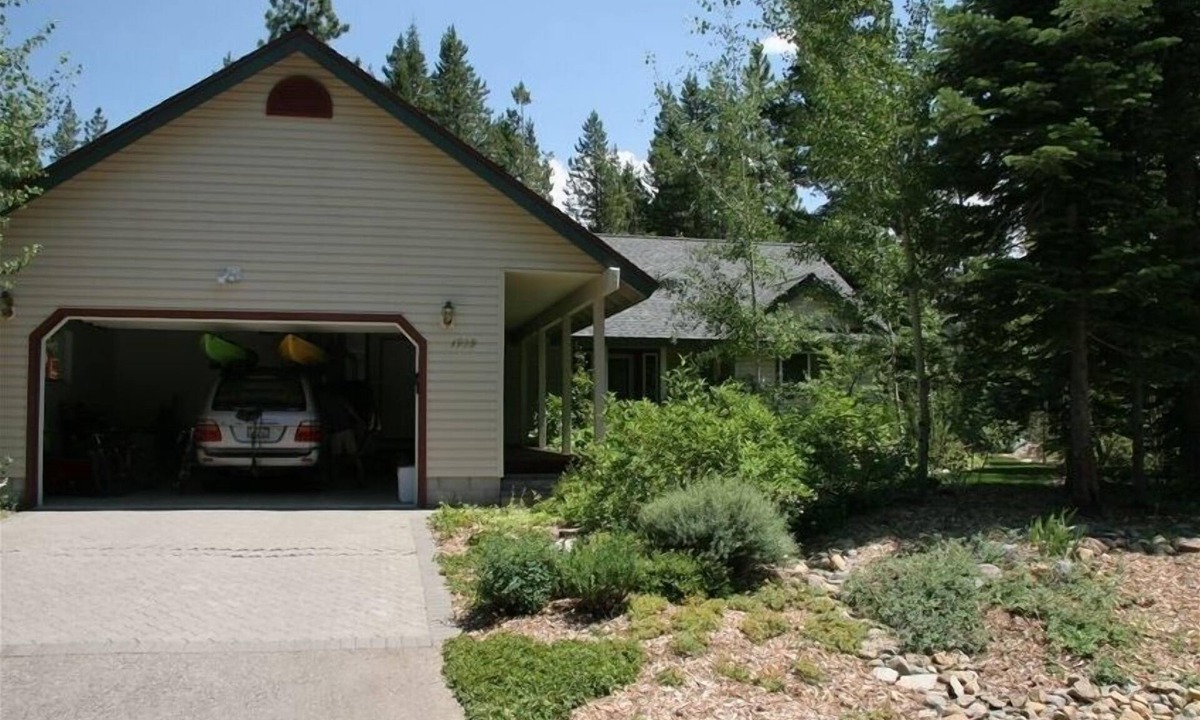 North Upper Truckee House | Light filled Mountain Retreat. nPermit# 074522