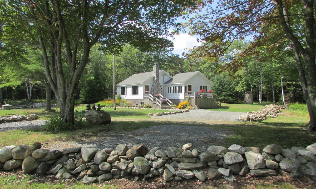 New Harbor Cottage | Light Filled, Woodsy Views, Atlantic Ocean Nearby.