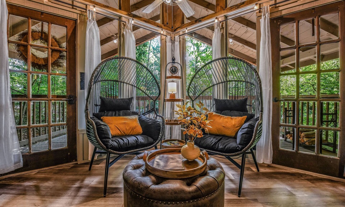 Townsend Cabin | Light'n Bug Bungalow 1 Bedroom Cabin by RedAwning