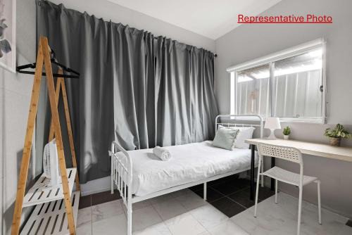 Peakhurst House | Light & Simple Single Room in Courtyard - Peakhurst Area - Shared Bathroom