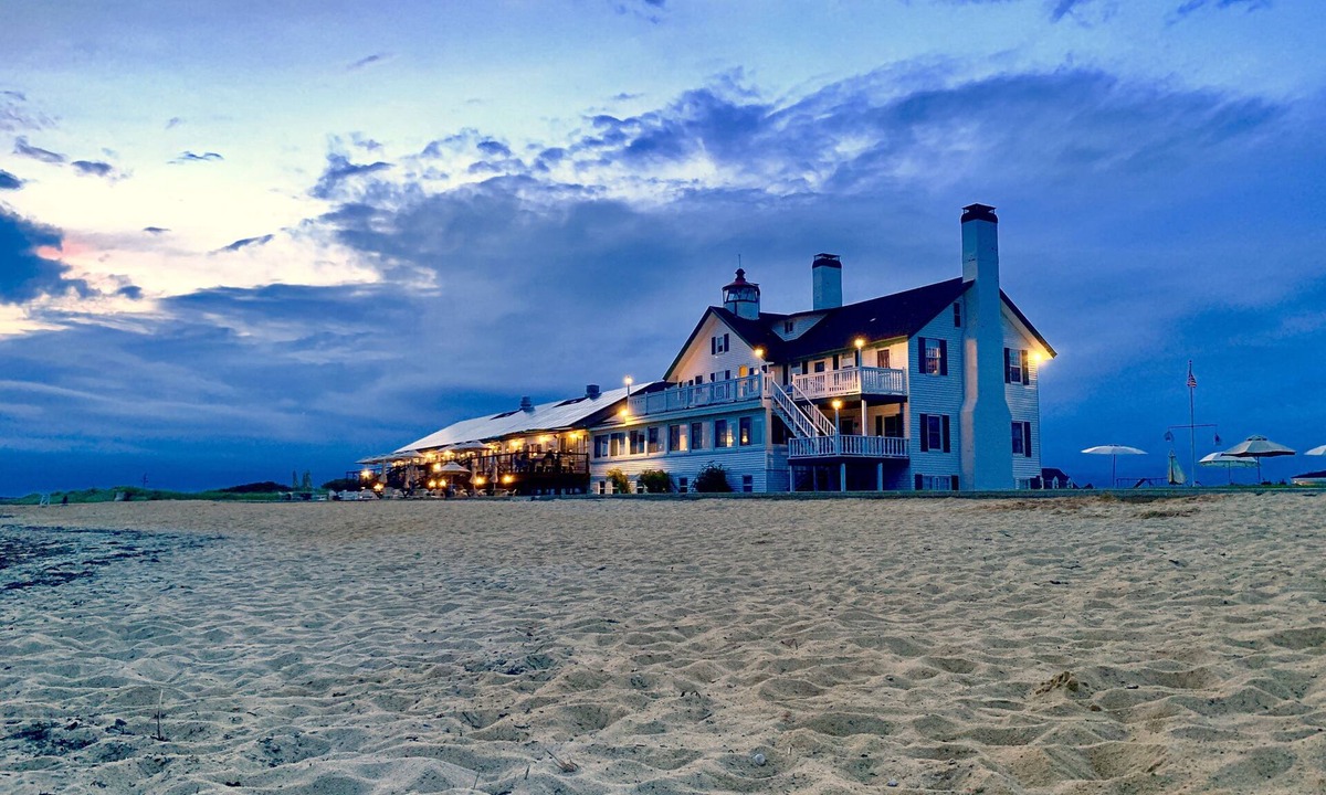West Dennis Hotel | Lighthouse Inn