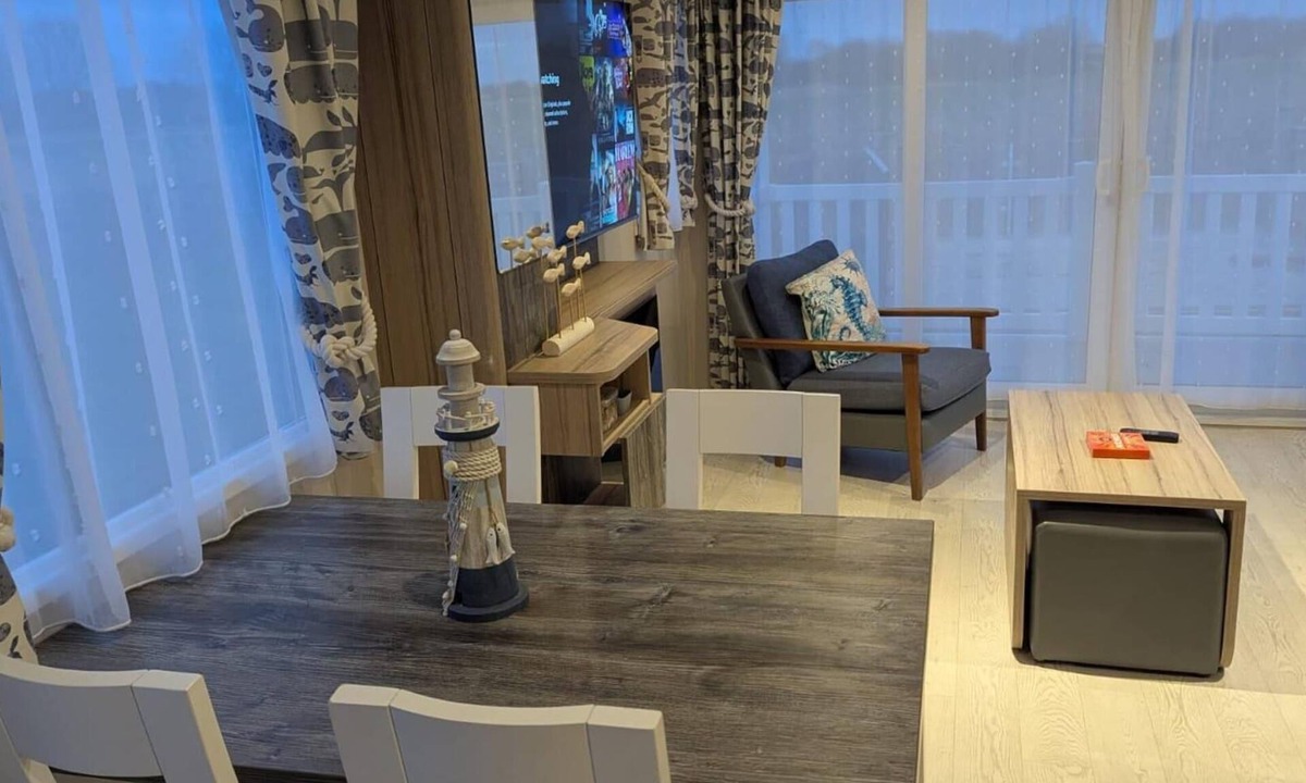 Sandilands Cabin | Lighthouse Lodge - Peaceful & Dog Friendly