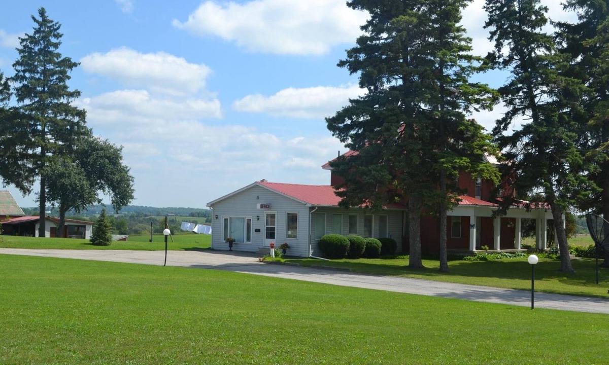 Walkerton Hotel | Lighthouse Motel