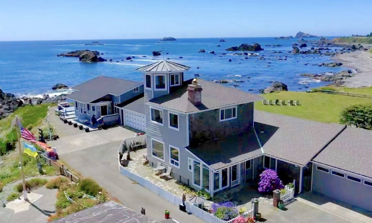 Crescent City House | Lighthouse Point