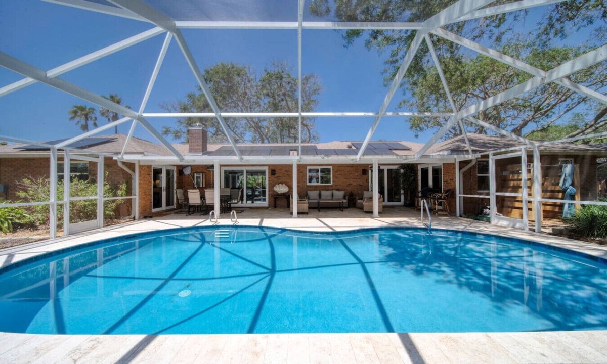 Bay Harbour House | Lighthouse Retreat With A Pool