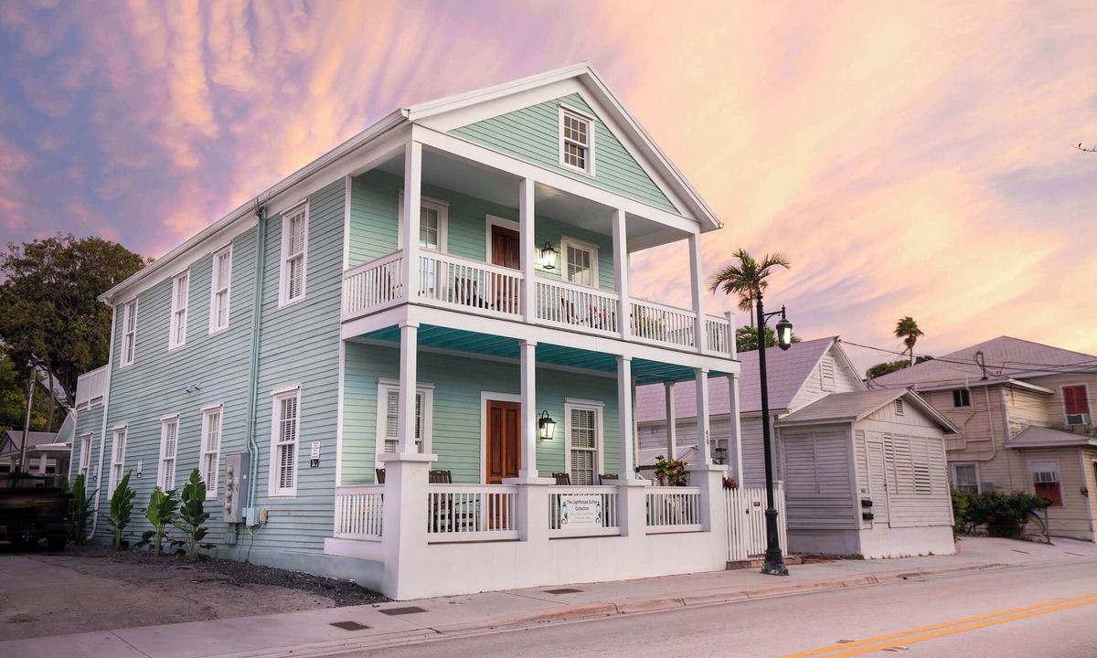 Old Town House | Lighthouse Suites Collection