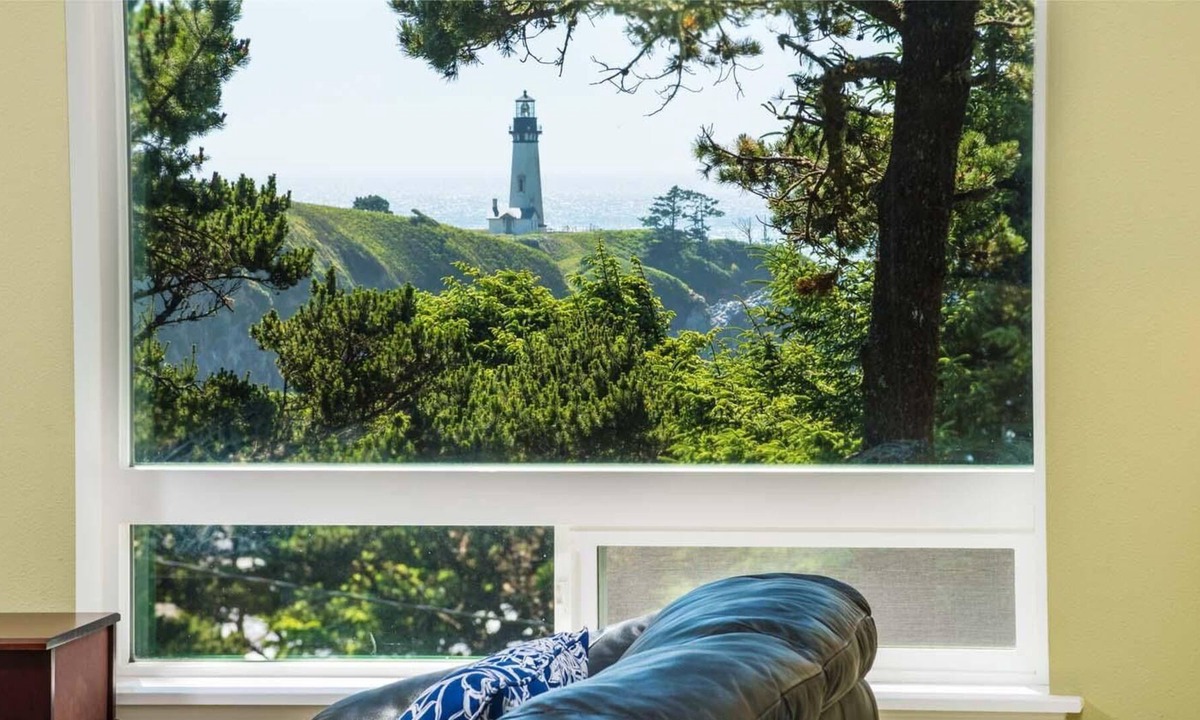 Agate Beach House | Lighthouse View