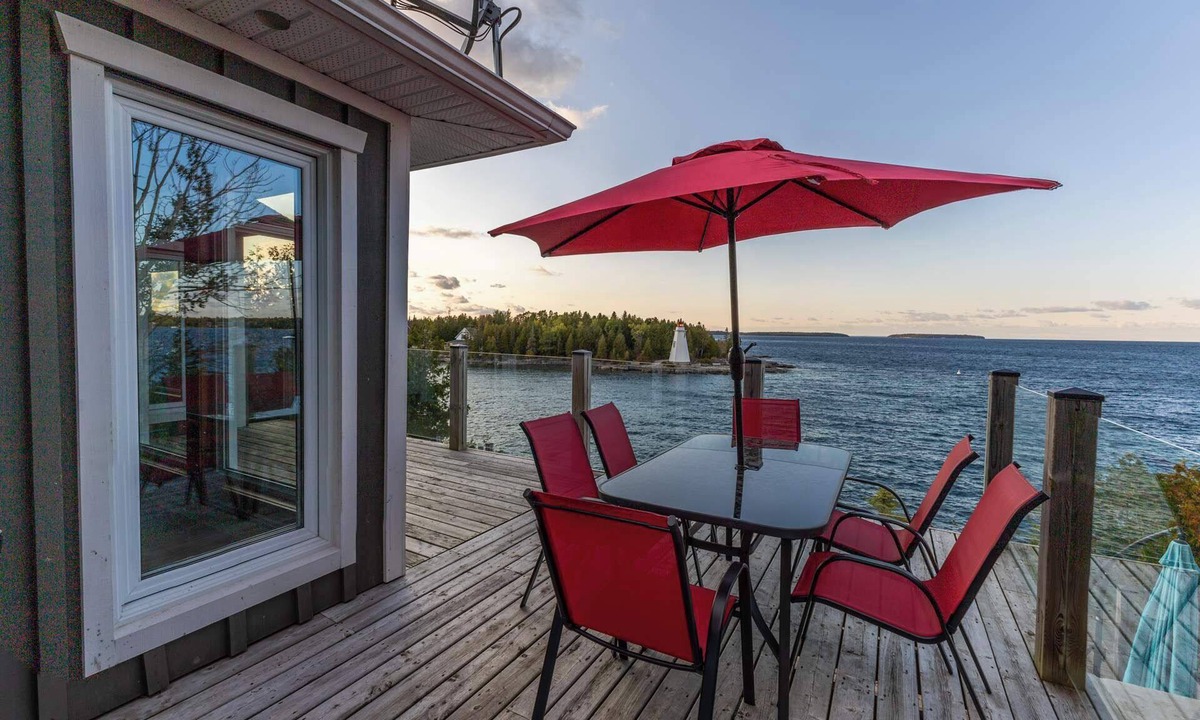 Tobermory House | Lighthouse Views on Lake Huron
