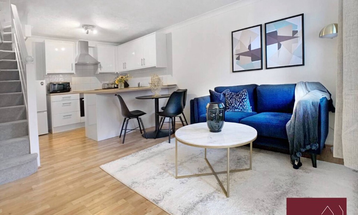 Lightwater Apartment | Lightwater - 1 Bedroom House