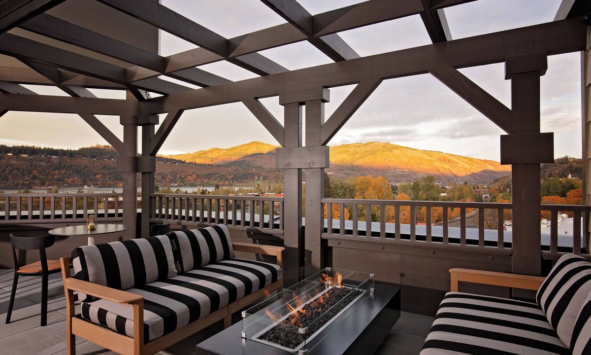 Hood River Hotel | Lightwell Hotel & Spa