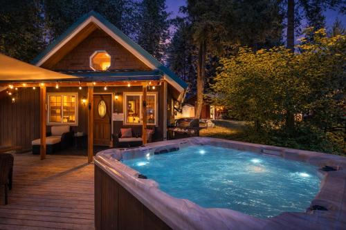 Ardenvoir Cabin | Lil Bigfoot Chalet
