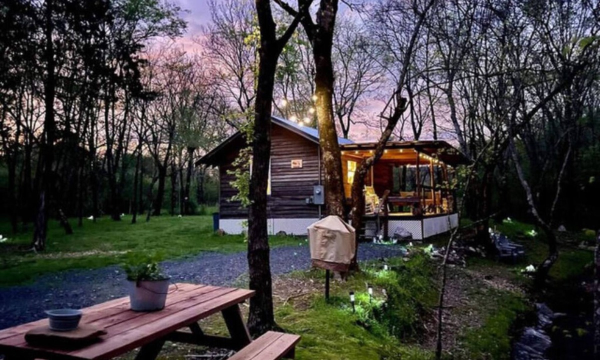 Caddo Gap Cabin | Lil' Rustic, Nearby Waterfalls, Creekside Fun, ATV Friendly, Hot Tub, Hiking.