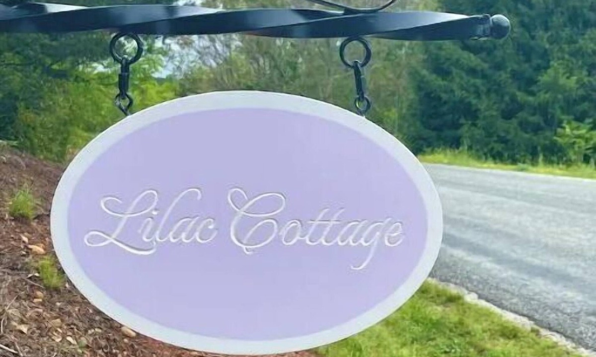 Wingina House | Lilac Cottage - Sleeps 8